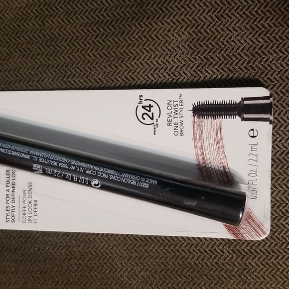 Revlon colorstay brow mousse styles for a fuller softly defined look - Picture 15 of 17